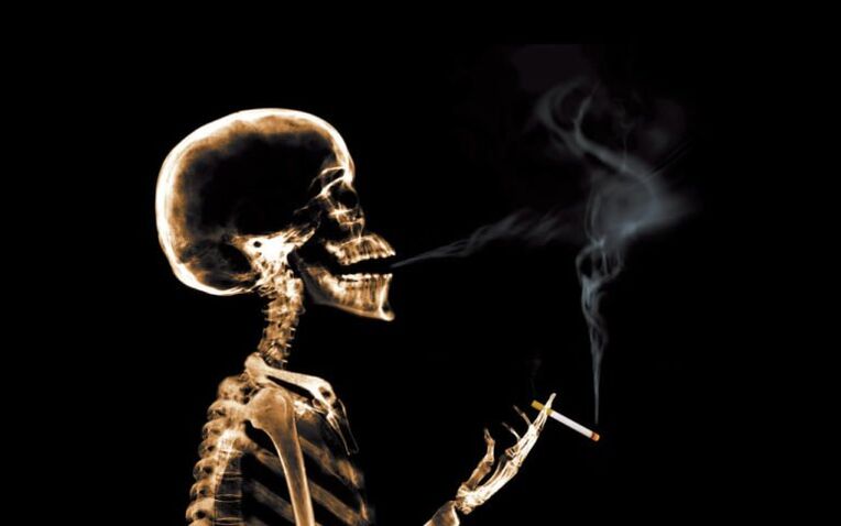 курение как причина боли в спине в области лопаток